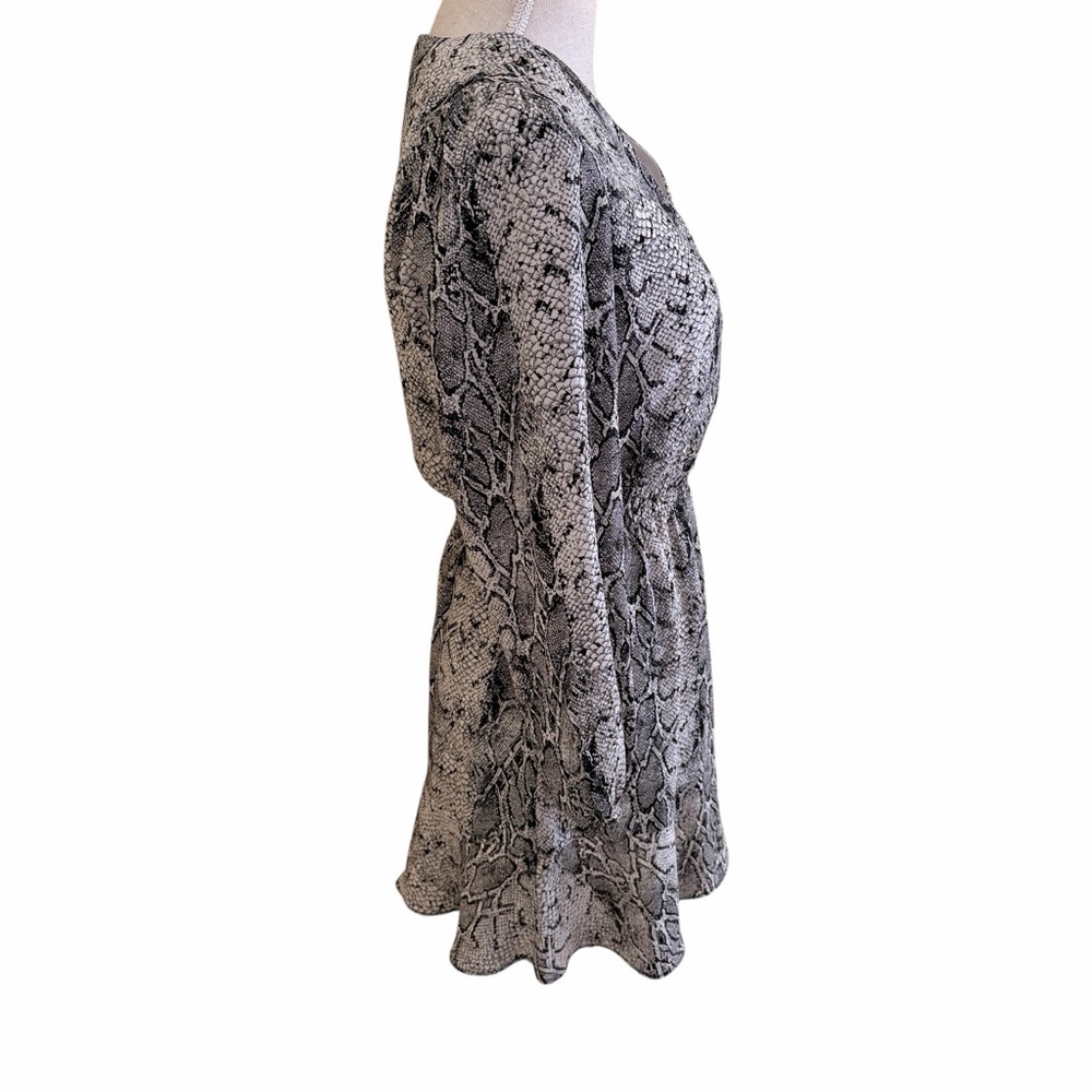 Banana Republic Cream/Black Snake Print Fit and Flare Surplice Dress S Petite - Picture 7 of 10